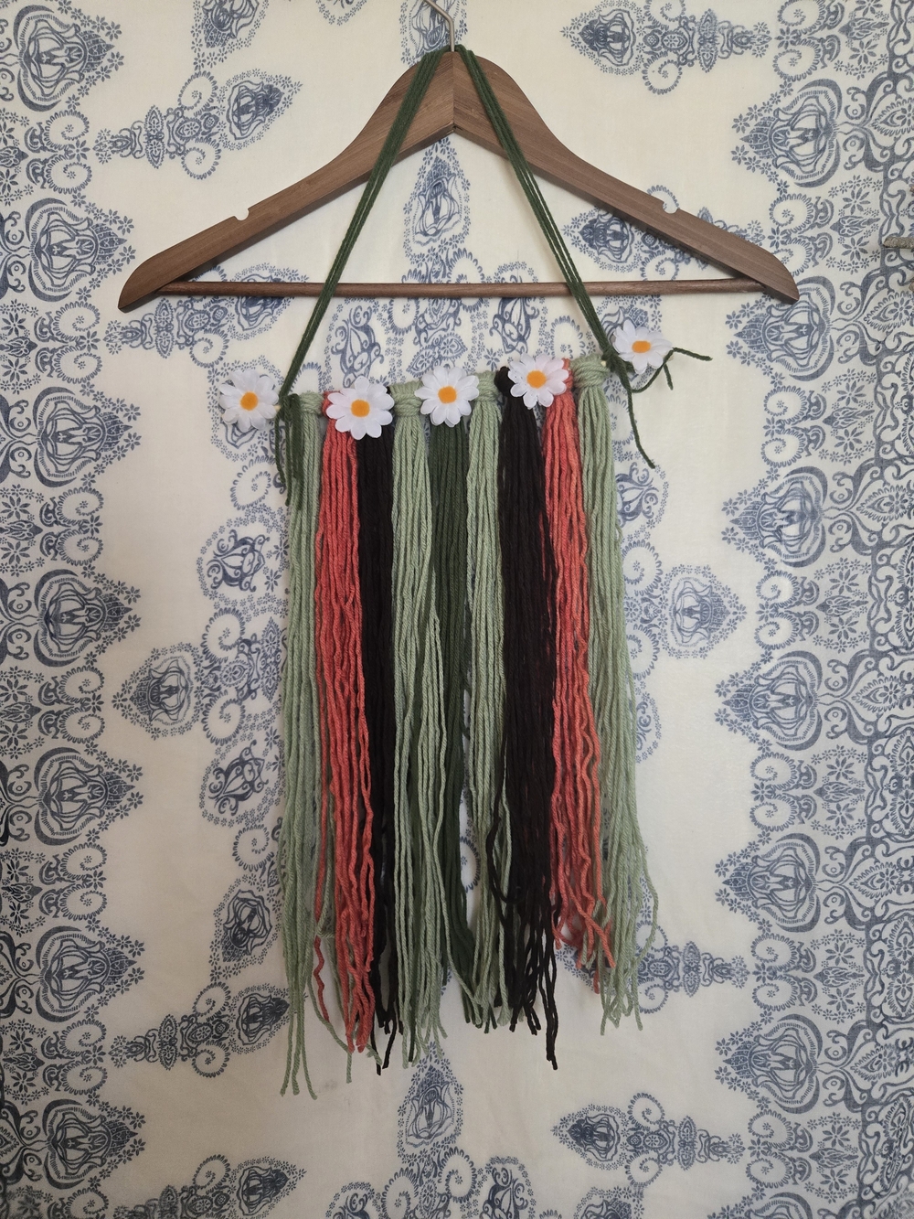 4/$15 Boho Cottagecore Grandmacore Green, Coral Brpwn Yarn Wall Hanging Daisy